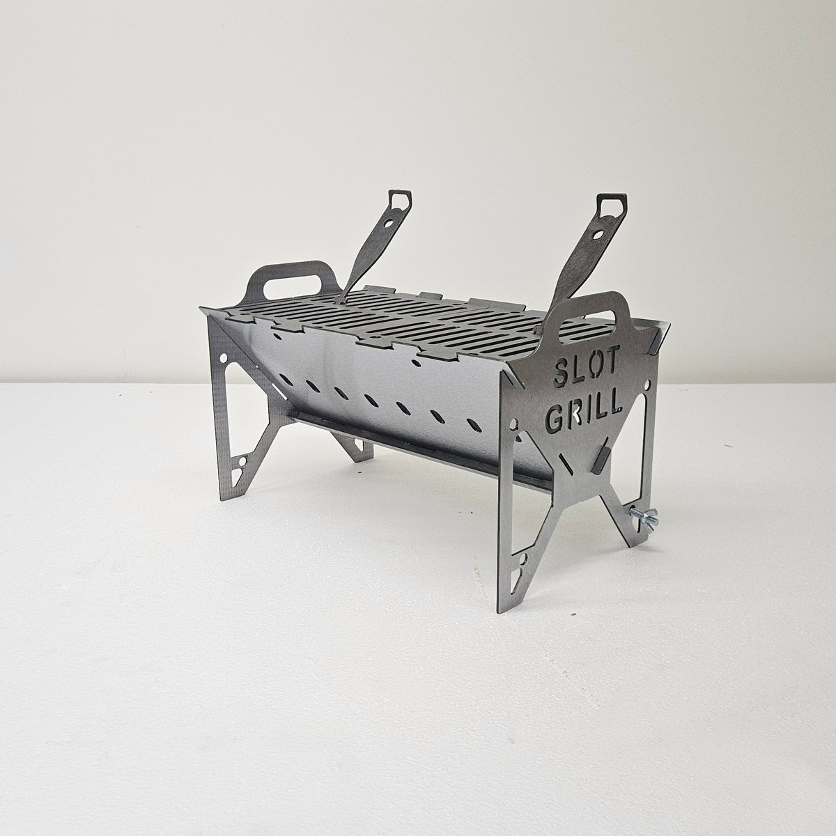 Slot Grill Compact assembled with slotted grill grates