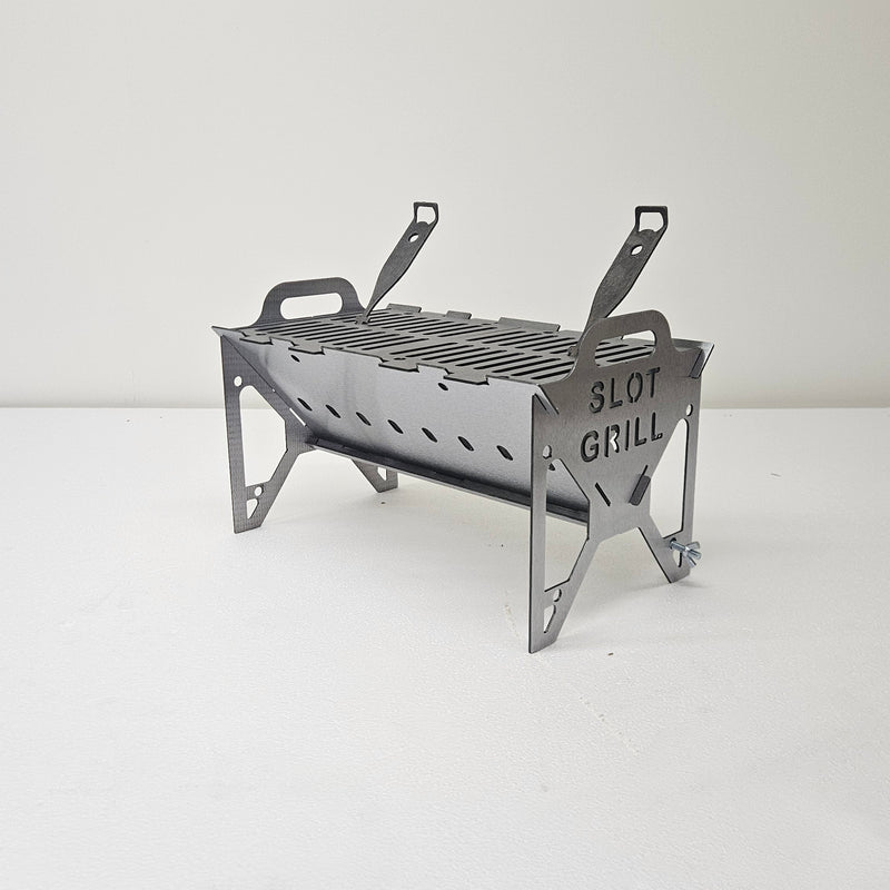 Slot Grill Compact assembled with slotted grill grates